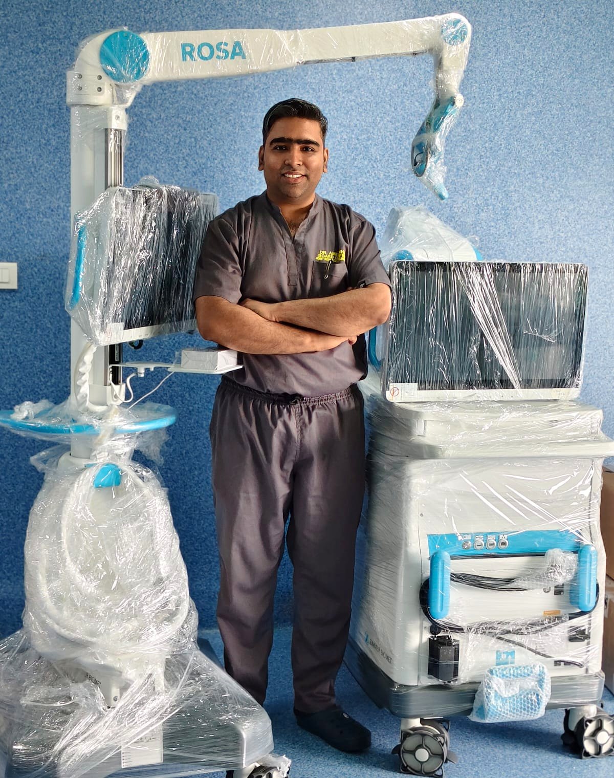 Dr. Amit Kumar Sinha with the ROSA robotic system, BIG Apollo Spectra Hospital